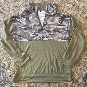 1/4 zip camo/forest green sweatshirt. EUC
